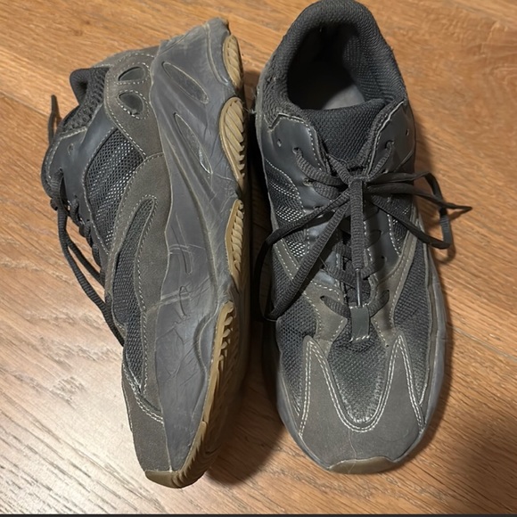 Adidas Yeezy 700 Boost Utility Black - Picture 3 of 5